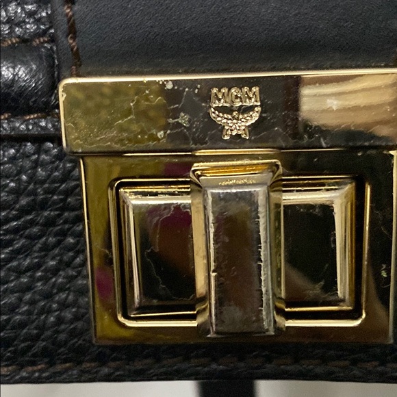 MCM Vintage Elegant Black Leather Shoulder Bag - Picture 11 of 14